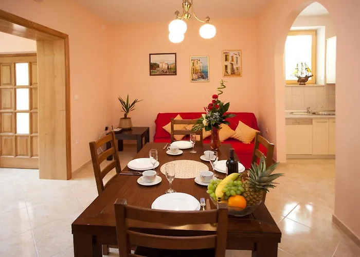 Beautiful Sandy Split