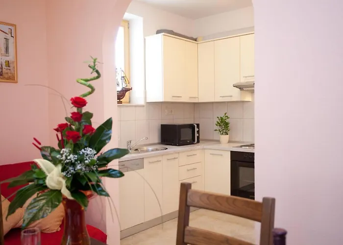 Beautiful Sandy Split