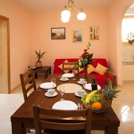 Beautiful Sandy Split