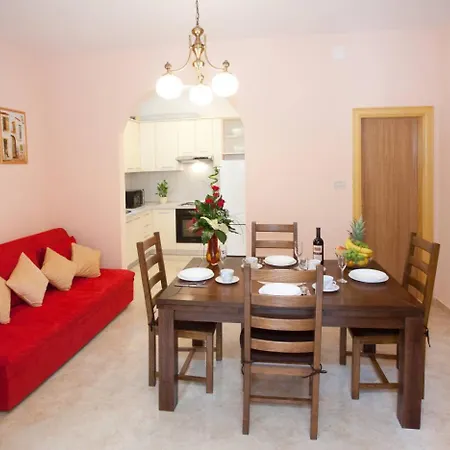 Beautiful Sandy Beach Apartment *