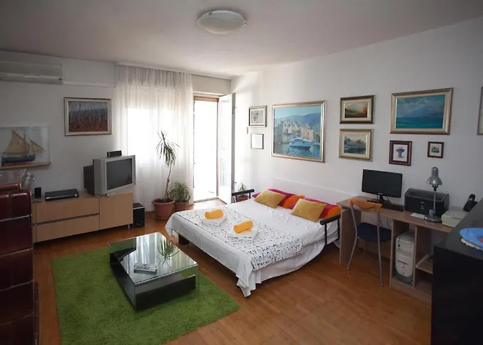 Beautiful Sandy Split