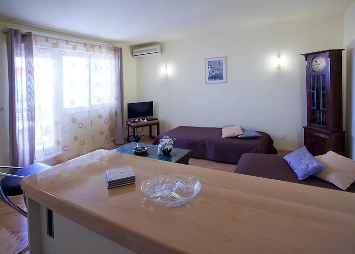 Beautiful Sandy Split