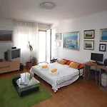 Beautiful Sandy Split